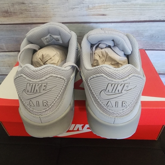 NWT Nike Air Max 90  Wolf Grey main image 2